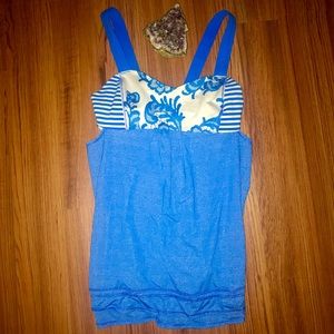 🦋 LULULEMON Tank top bra 🔵⚪️ size S